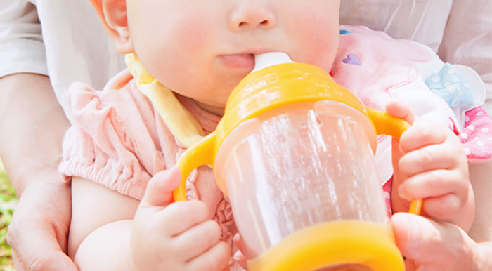 医師監修 赤ちゃんの水分補給のタイミングや方法を紹介 ウォーターサーバー 宅配水の子育てアクア