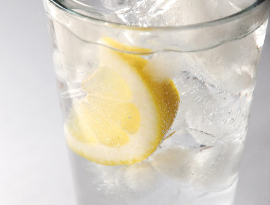 熱中症対策の水分補給のポイント お水の温度にも気を付けよう ライフスタイル 水のある暮らし ウォーターサーバー 宅配水ならお得なアクアクララ 公式